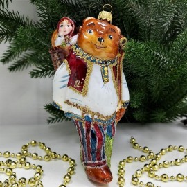  Мишка несет Машу